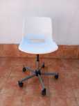 Cadeira branca rotativa IKEA