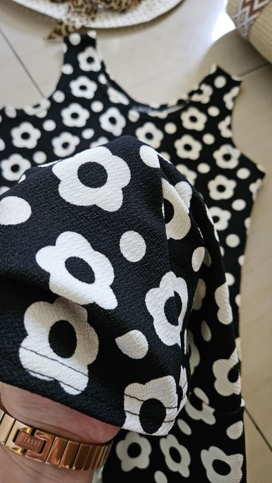 Sukienka w kwiatki na wiele okazji