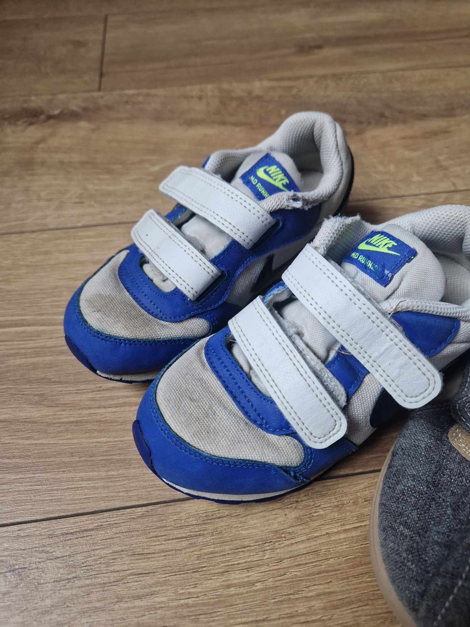 Buty dla chłopca Nike 29.5 i slippersfamily 29