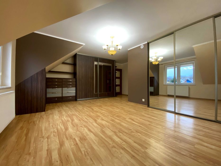 Funkcjonalny dom z garażem (bez pośredników)