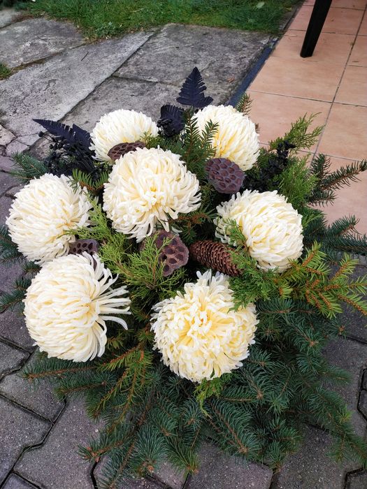 Wiązanka z 7  chryzantem.