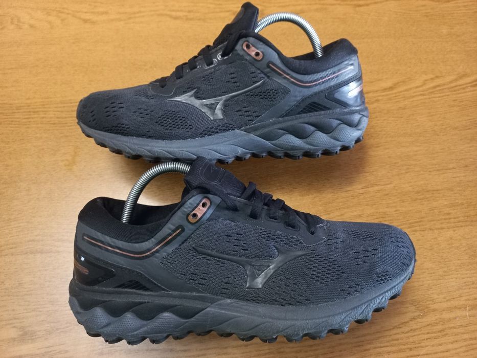 Бігові кросівки Mizuno Wave Skyrise 38-38,5р.стан чудовий, оригинал