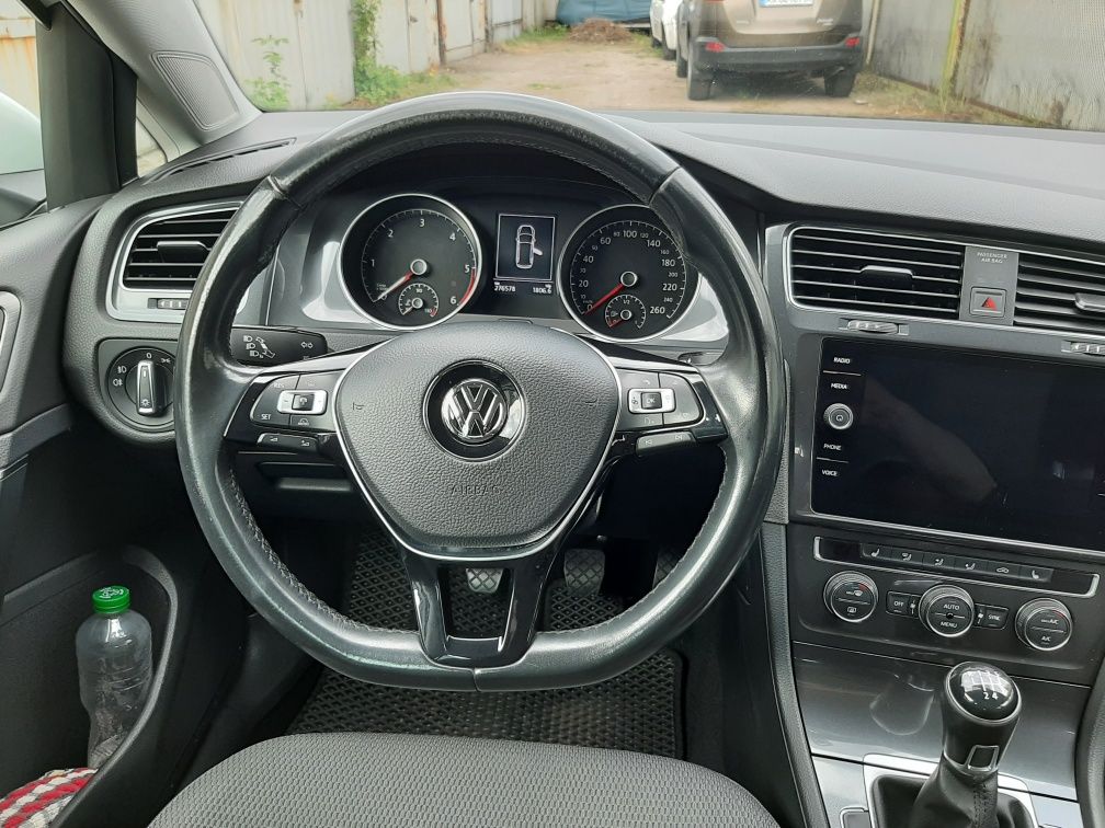 Volkswagen Golf VII 2017рв 1.6 TDI 85Kw Comfortline