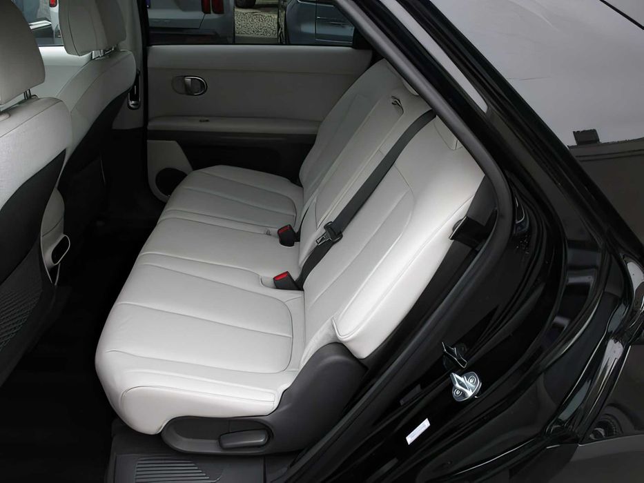 Hyundai Ioniq 5      2023