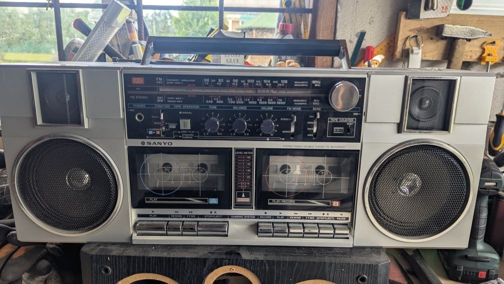 Вінтажна японська магнітола бумбокс Sanyo M-W2K.