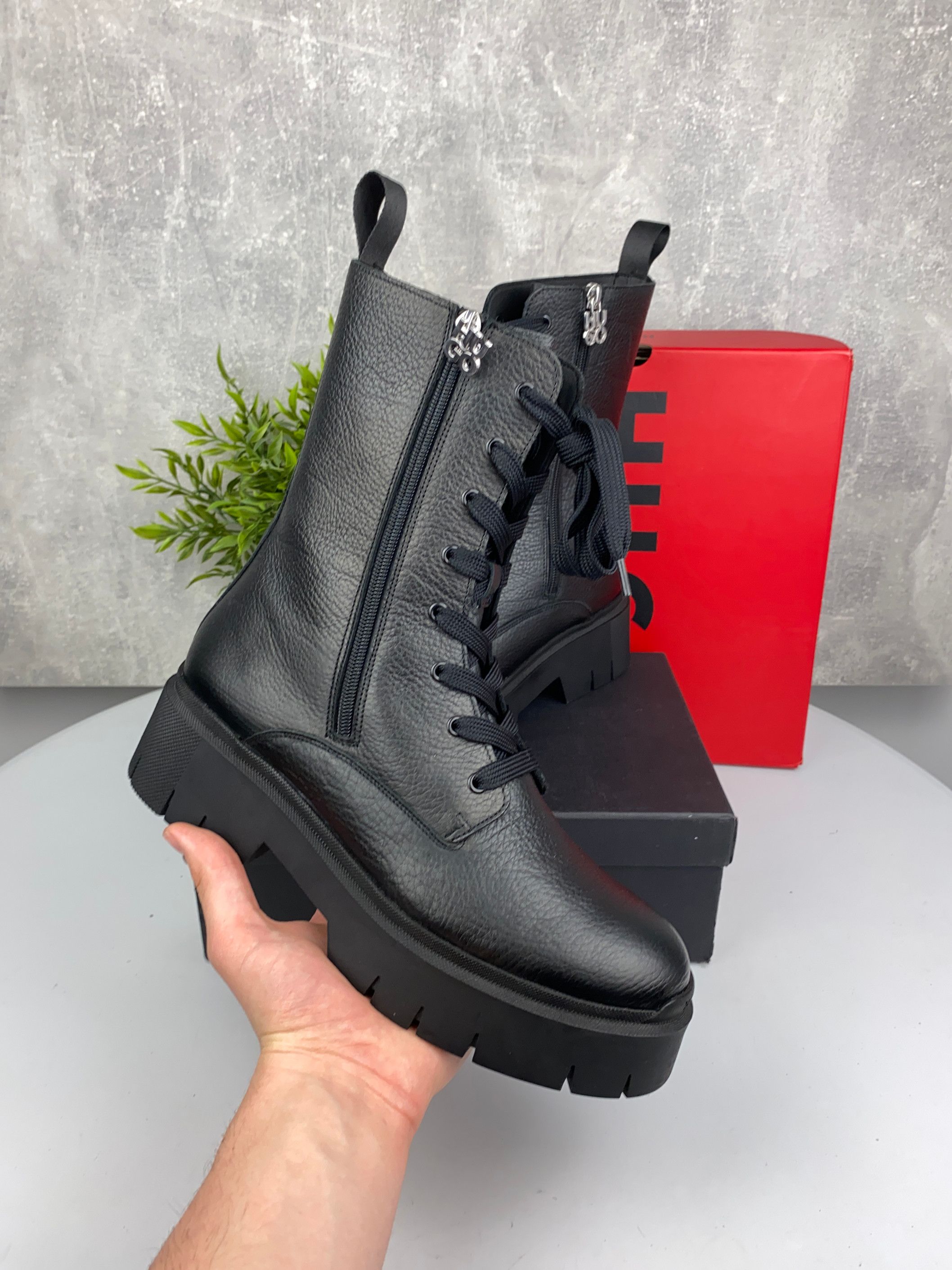 Jak nowe / buty botki trapery / Hugo / Kris / r. 41