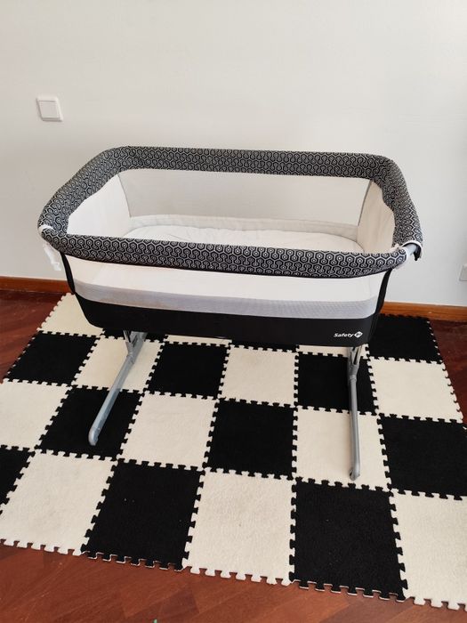 Next to me berço de cama