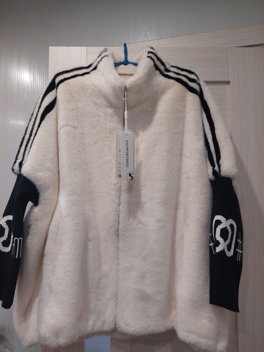 Нова біла шуба з лампасами,хутро під норку,на дубляжі.