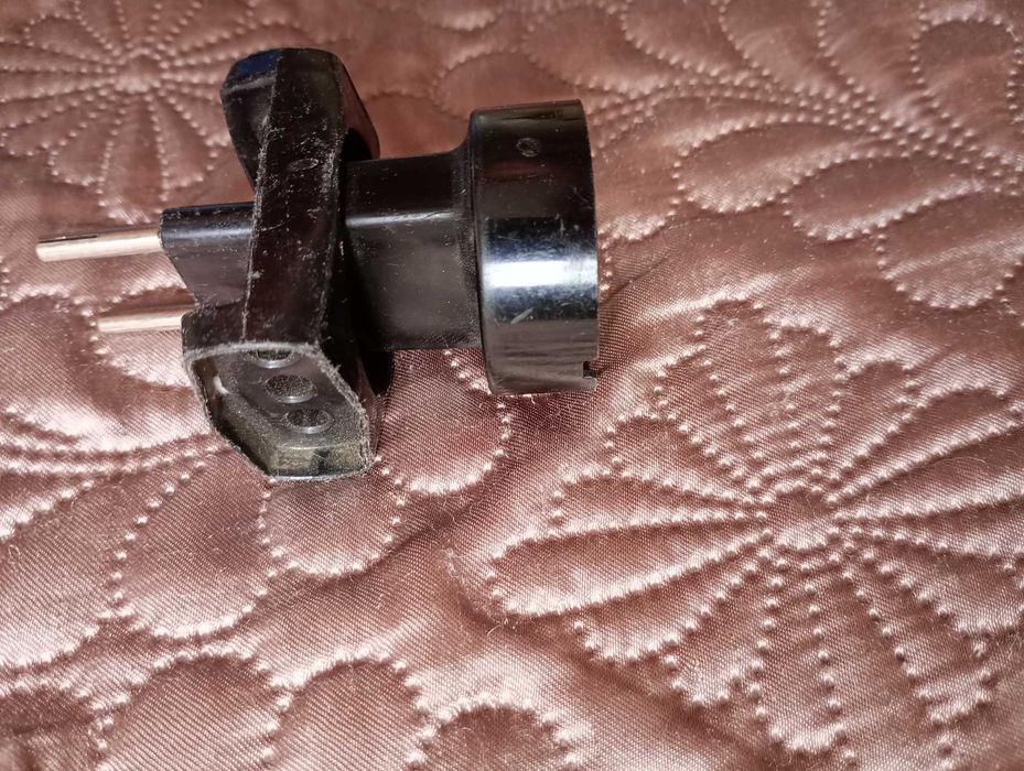 Stary trójnik bakielitowy