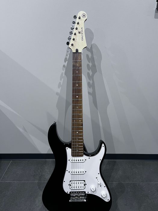 Yamaha Pacifica 012 nowe struny + kabel Fender i inne. Jak nowa.