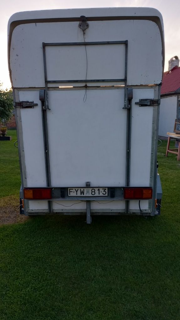 Przyczepka do przewozu koni