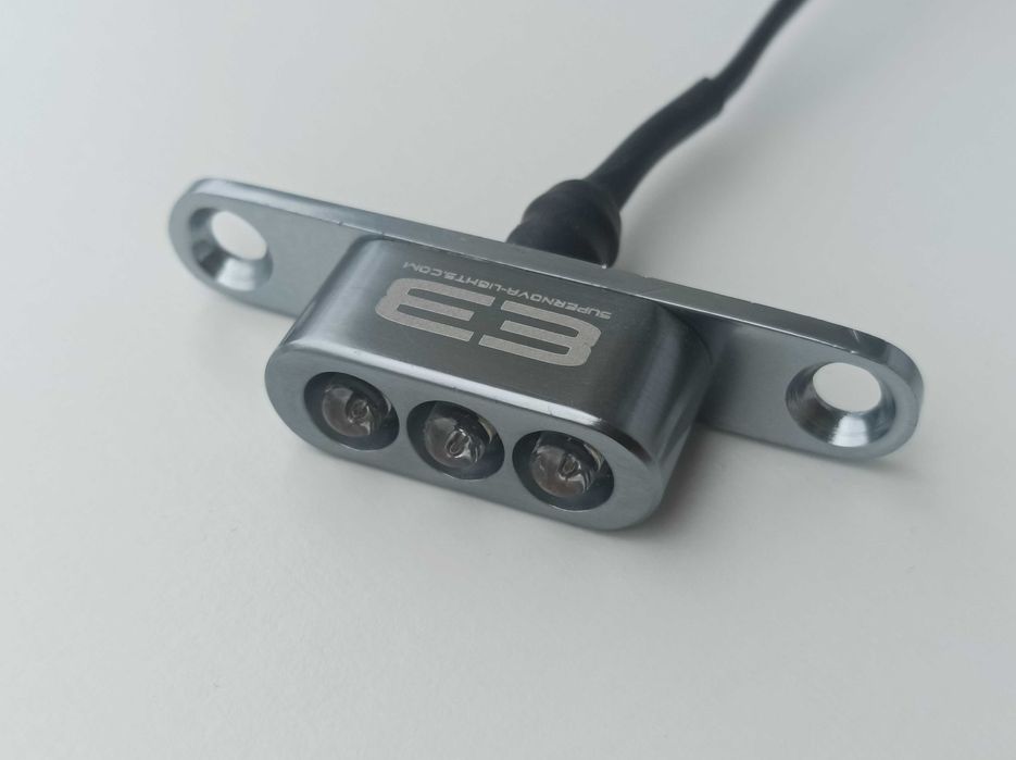 Supernova E3 Tail Light 2 – tylna lampka na dynamo, 50 mm do bagażnika