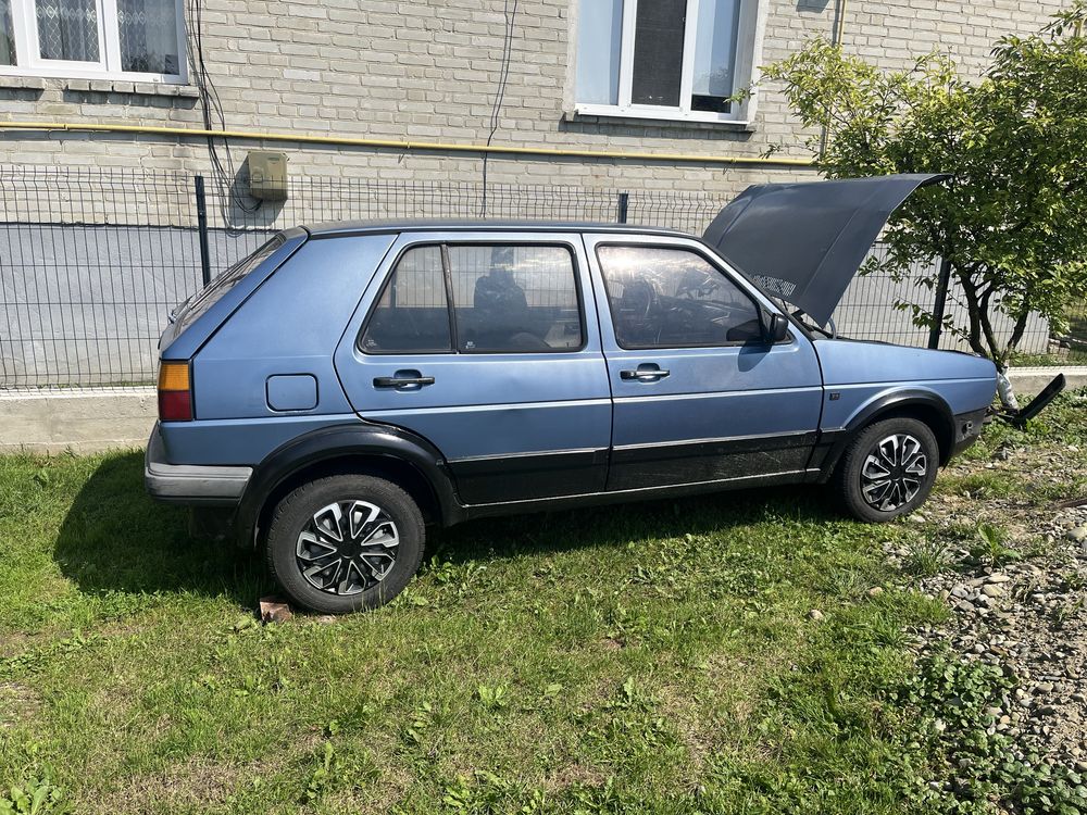 Продам автомобіль гольф 2 на запчастини