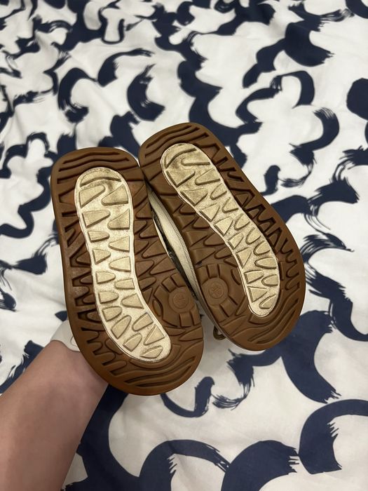 Зимове взуття на дівчинку