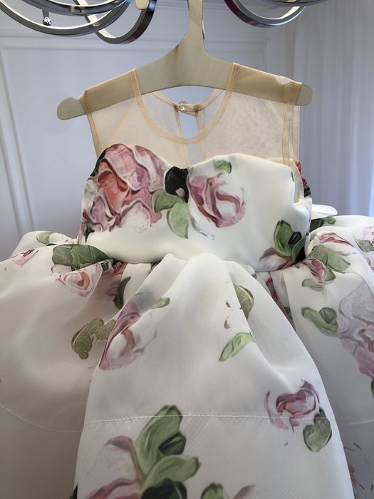 Продаж сукні на рочок