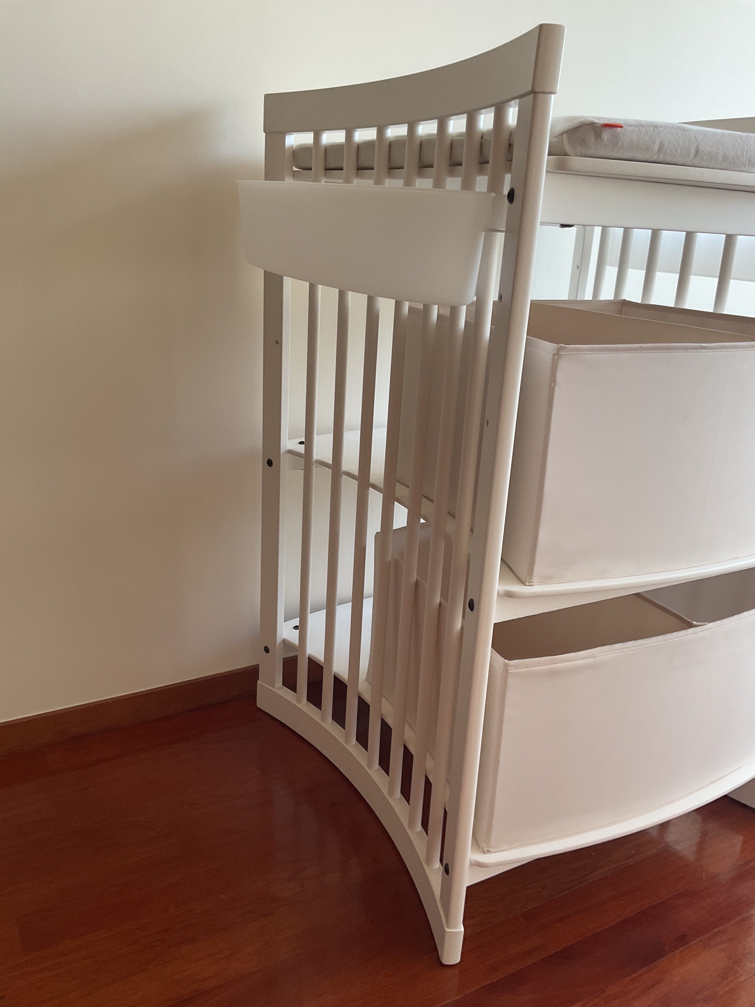 Muda fraldas STOKKE evolutivo + berço STOKKE V3+ dossel