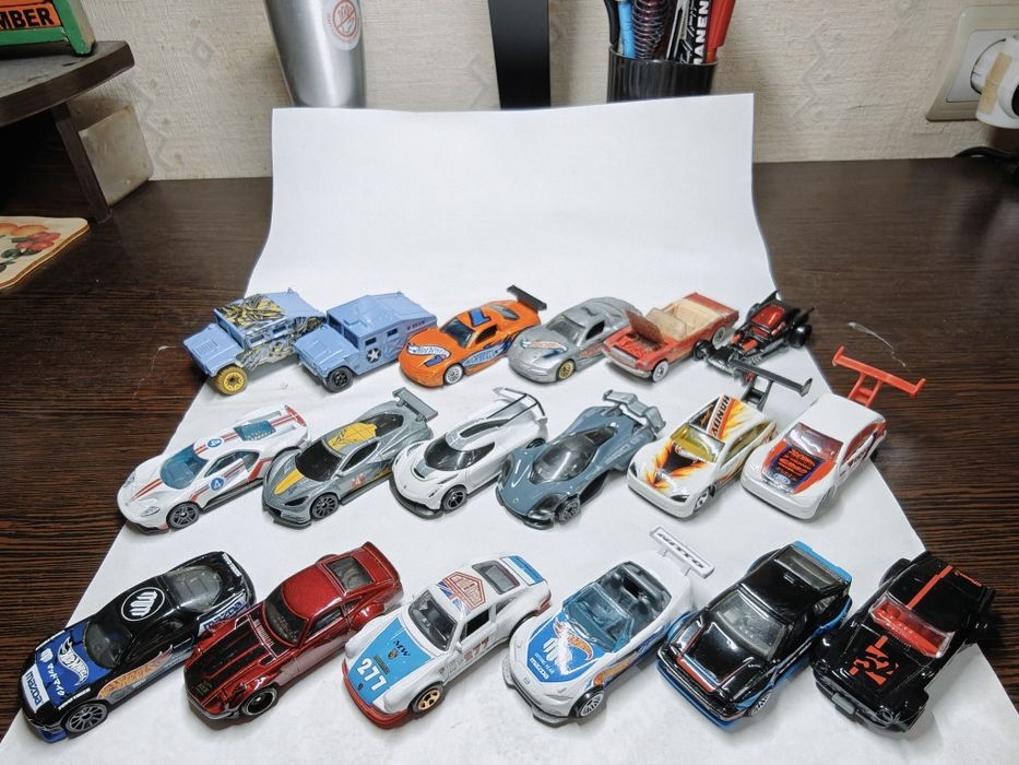 Машинки модели hot wheels matchbox Porsche Mazda Honda Datsun Ford