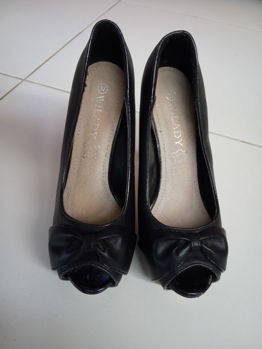 Vendo sapatos Zara e outras marcas conhecidas.