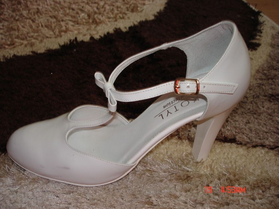 buty Kotyl białe lakierowane
