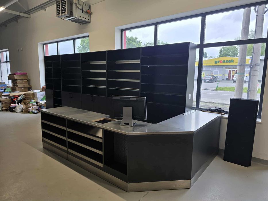 Lada sklepowa z regałami podświetleniem led