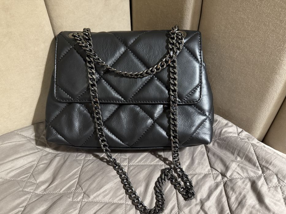 Чорна шкіряна сумка