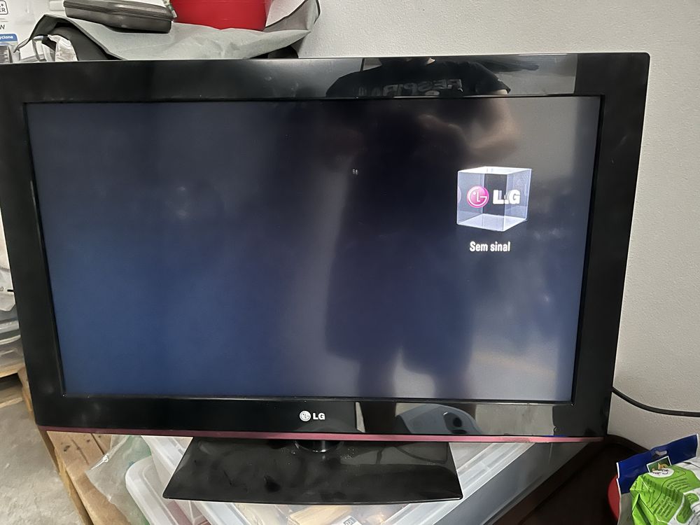 Suporte + TV LG 32”