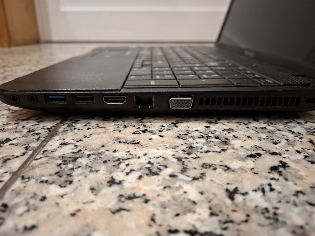 Portátil Toshiba Satellite Pro - i3 - 8Gb RAM - HDD 450 GB