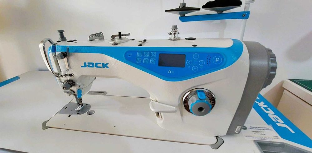 Máquina de Costura Jack A4 - Como Nova