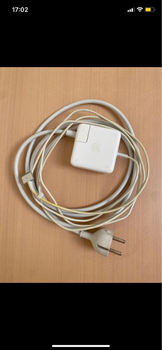 Macbook Air (13-inch, 2017) + charger + colorful keyboard protector64586136331649124