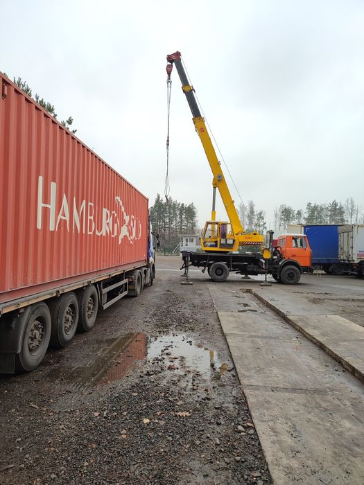 Послуги автокранів 25 тонн 28 метрів Волинська область є люлька.