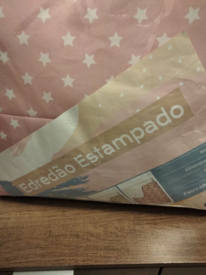 EDREDÕES , para cama de solteiro.