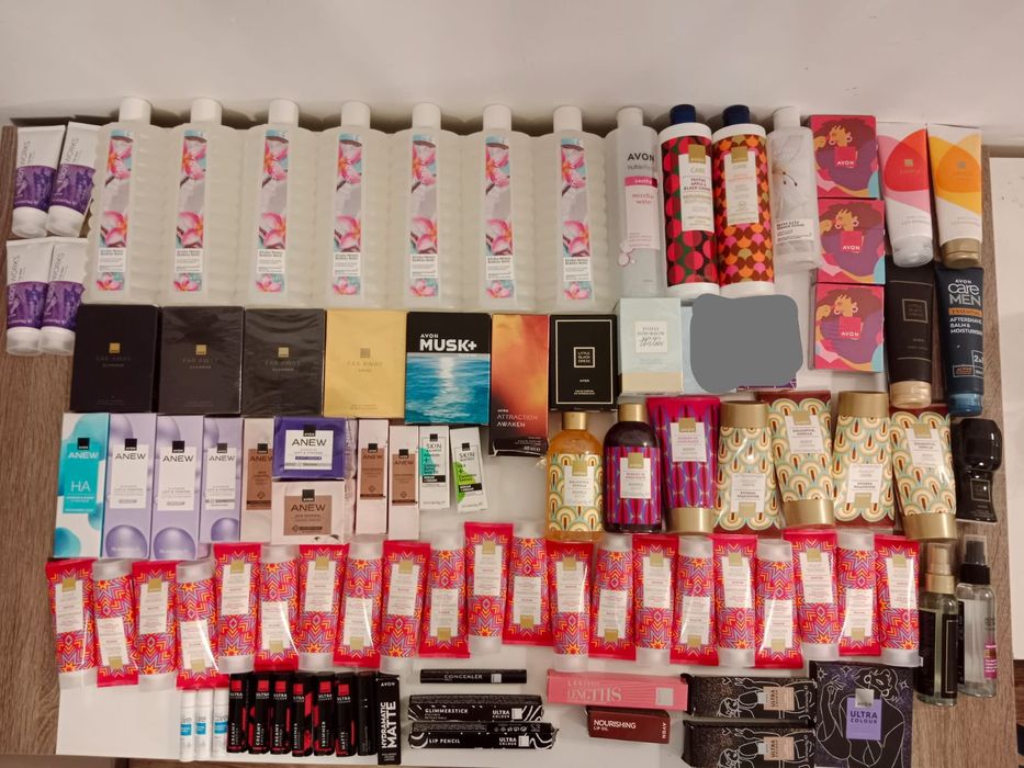 Avon mega zestaw kosmetyków widocznych na zdjęciu