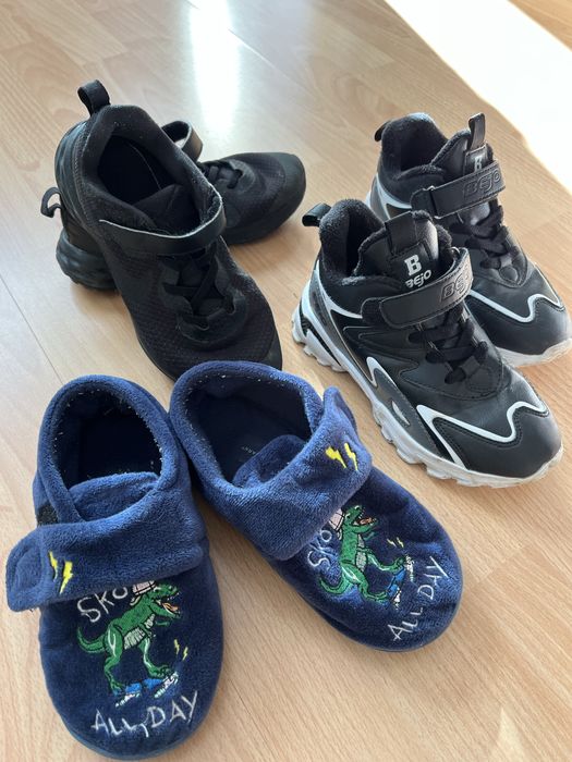 Trzy pary butow chlopiece