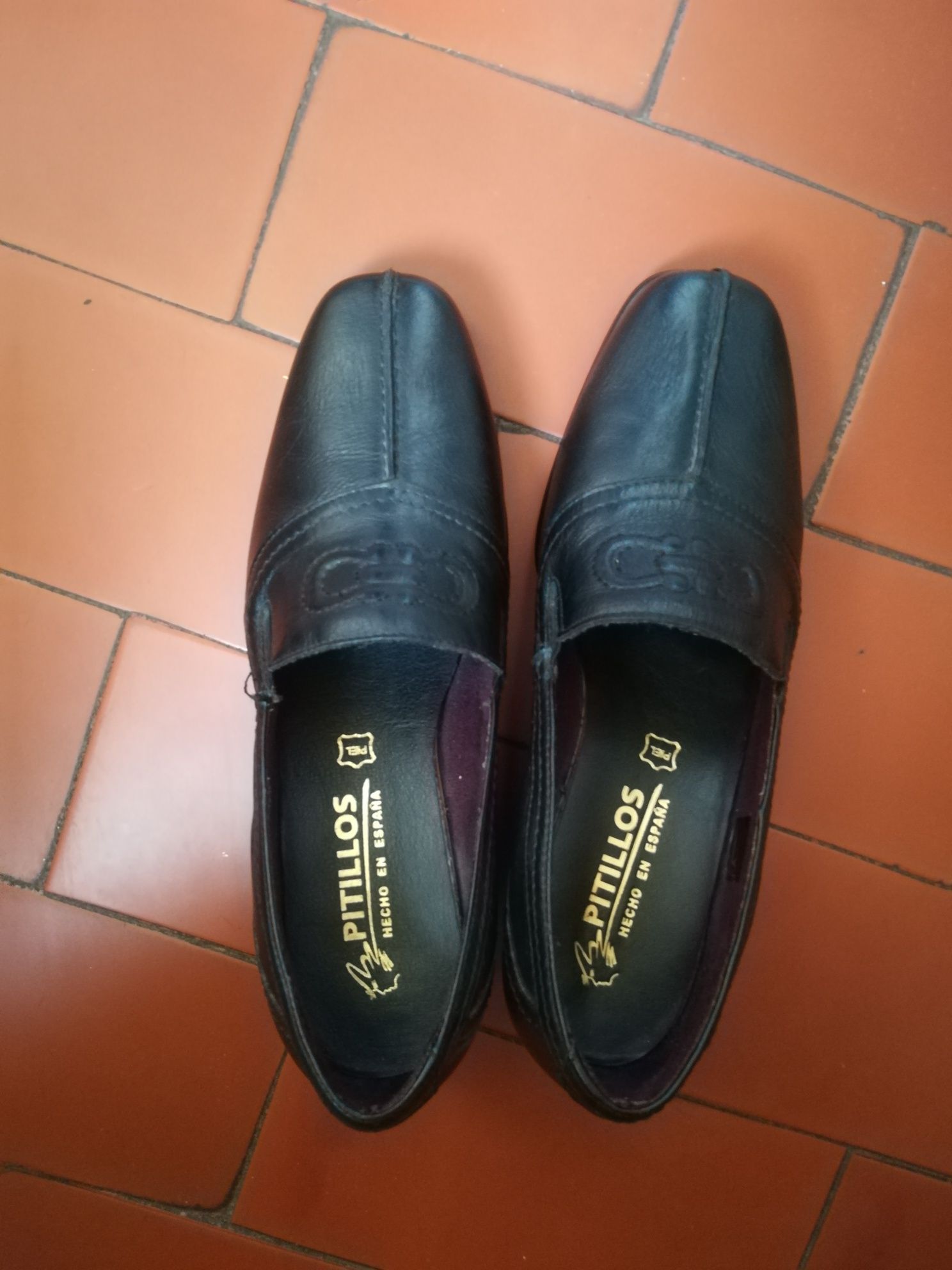 Sapatos pretos em pele Pitillos tamanho 36 NOVOS