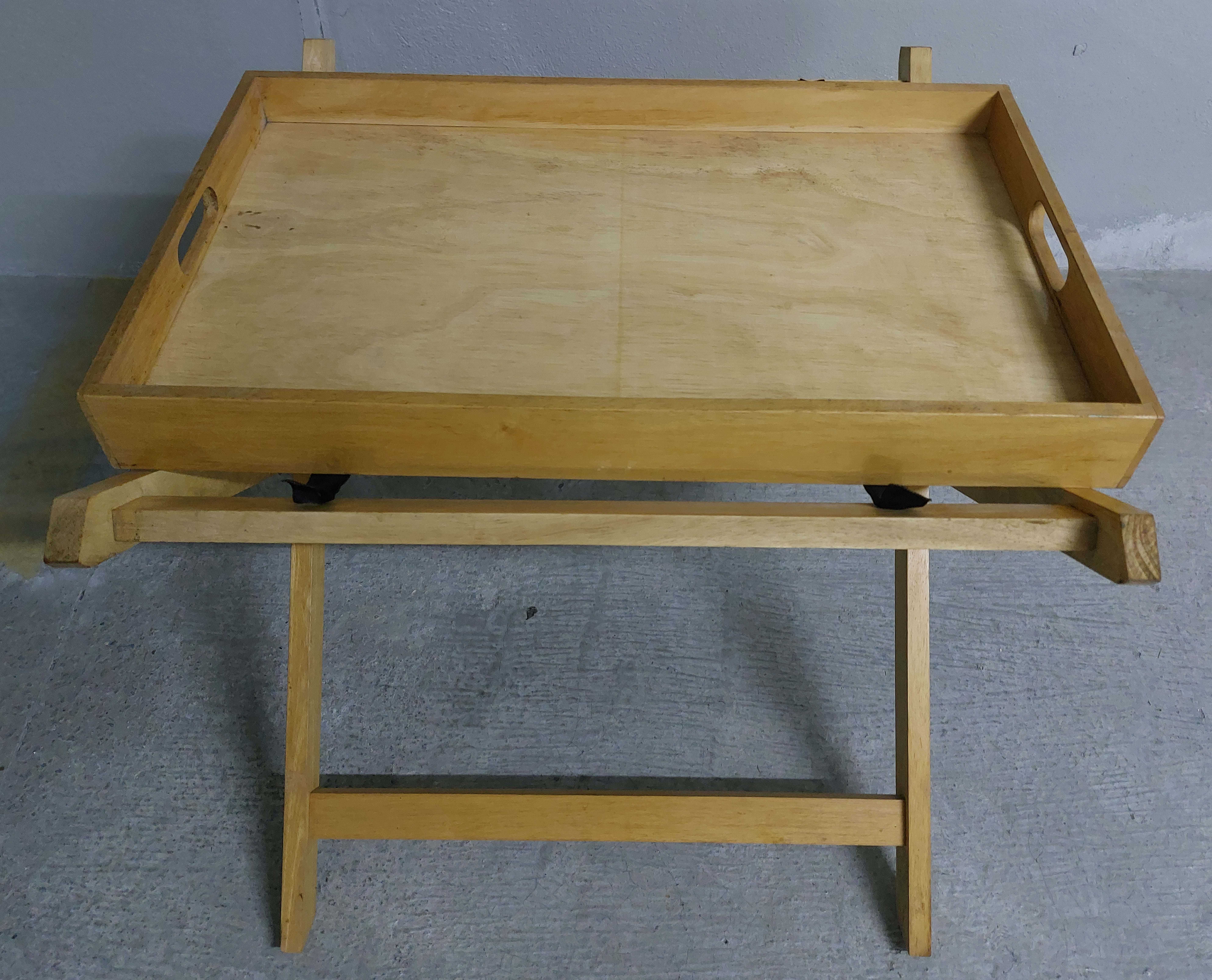 Mesinha de apoio / Mesa tabuleiro / Bar de sala