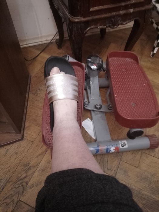 Маленький велотренажер степпер