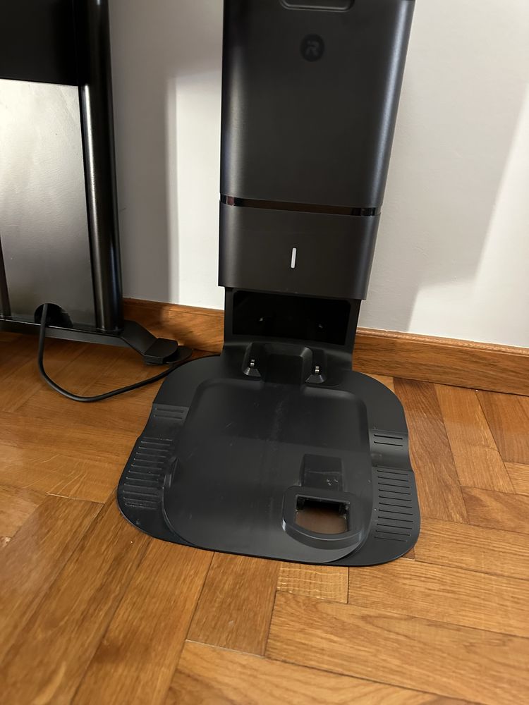 Roomba i7 com estação  de esvaziamento automático