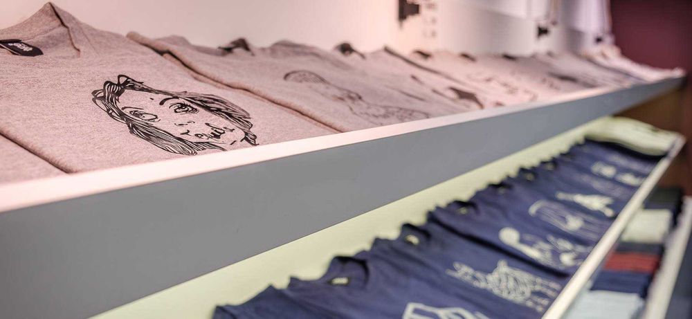 Estantes espaço comercial