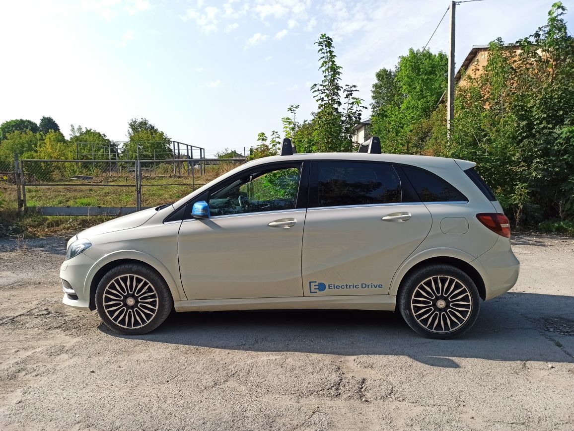 Автомобіль електричний Mercedes Benz b class