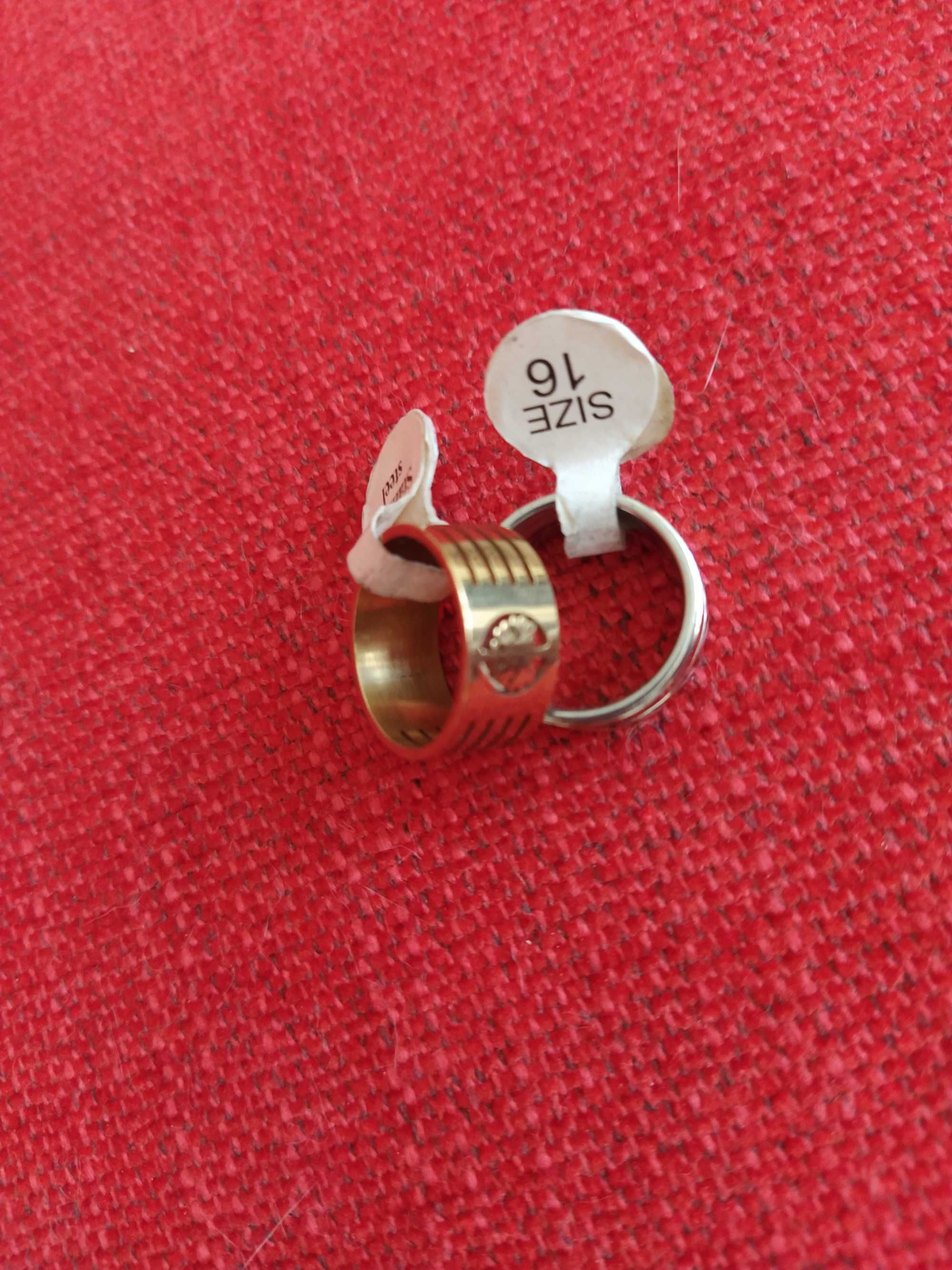 Conjunto 2 aneis aço inoxidável tamanho 16 - Dourado+Prateado