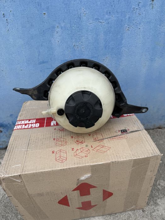 Бачок розширювальний для охлаждающей жидкости BMW F10 17138614293