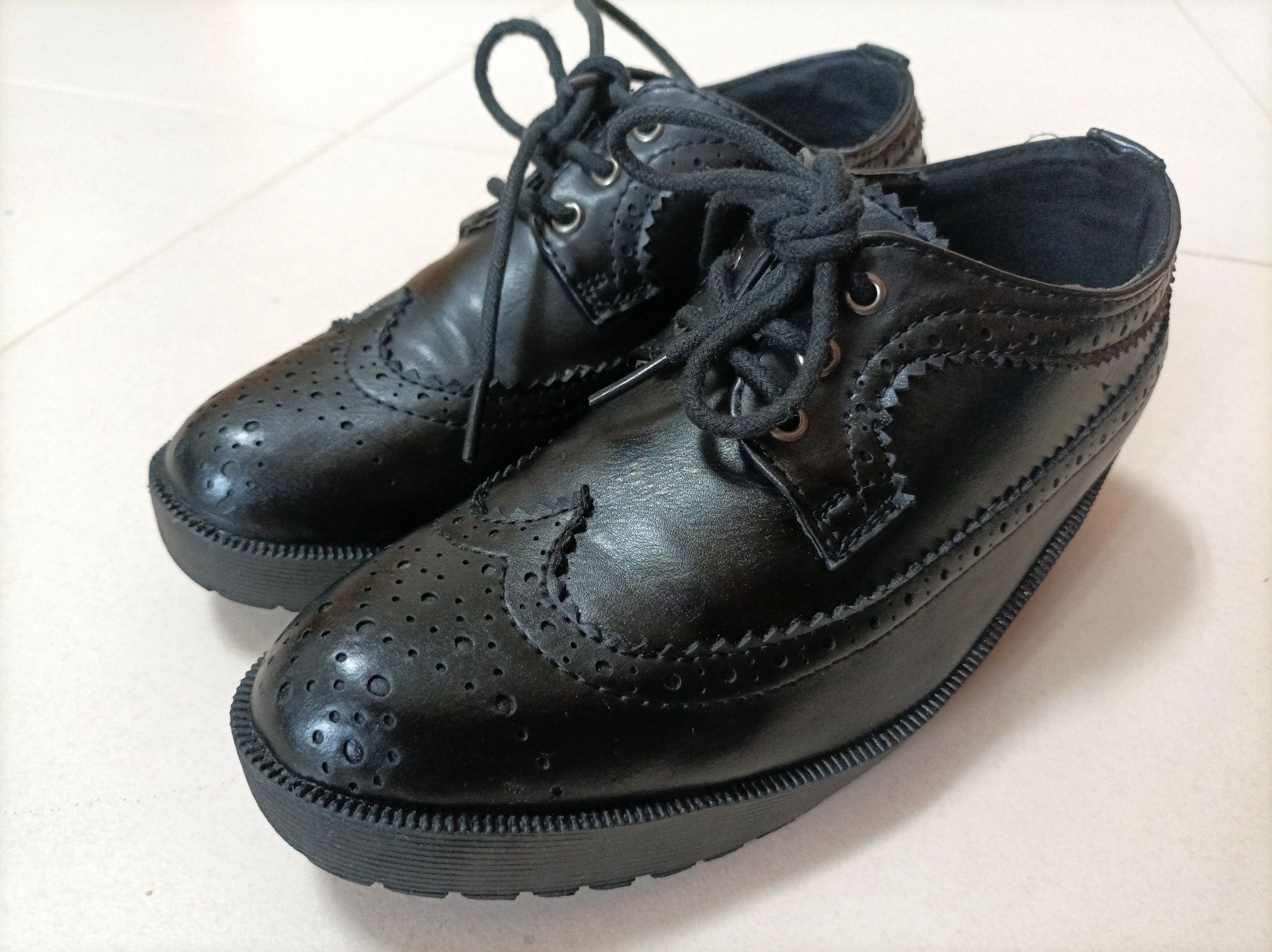 Sapatos pretos para Mulher com sola em cunha - Top3 (T. 35)