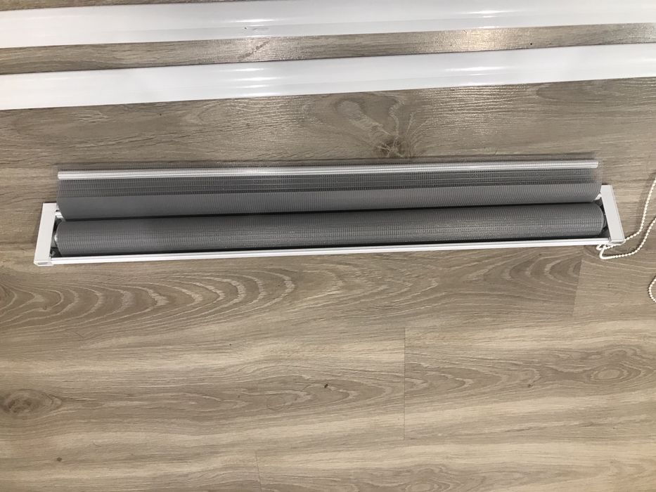 Roleta dzień/noc w kasecie z prowadnicami