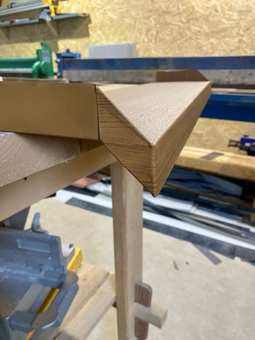 Obróbki okucia blacharskie parapety rąbek  attyka