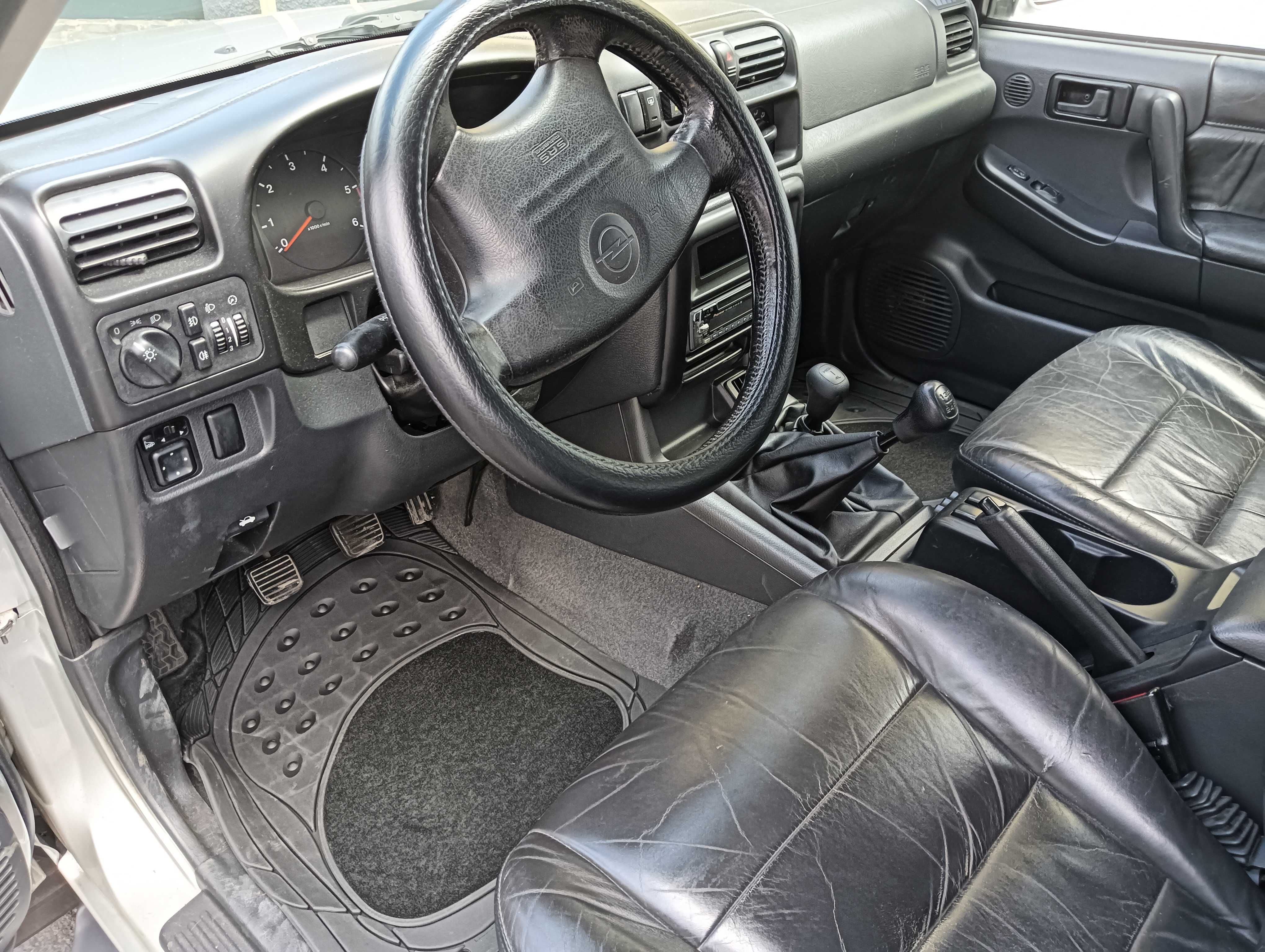 Opel Frontera em bom estado