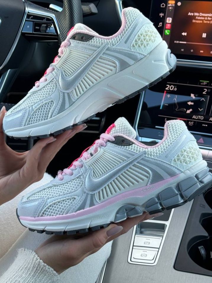 Жіночі кросівки Nike Vomero 5 WMNS White Pink найк