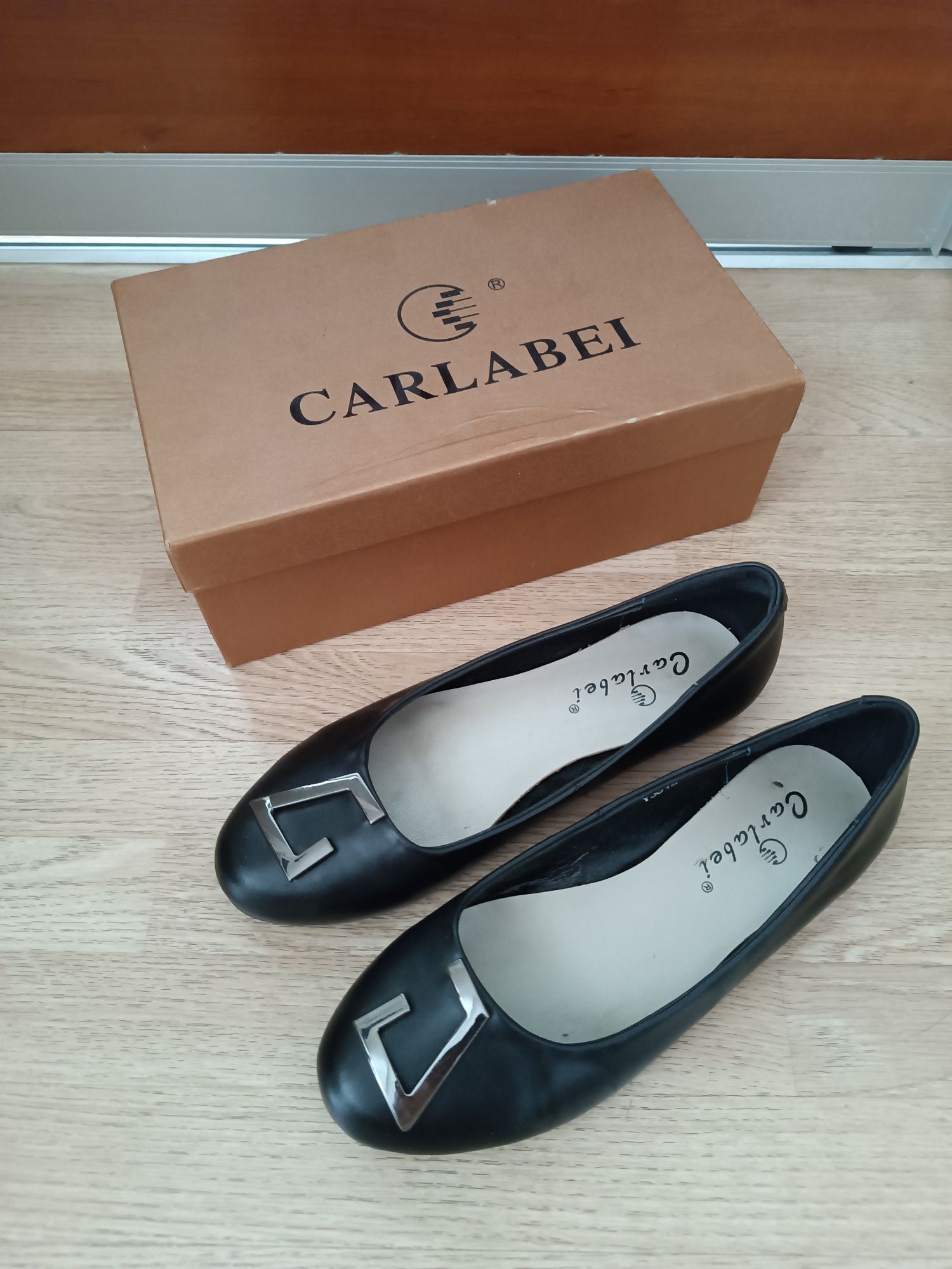 Туфли балетки Carlabei, р.38 (24 см). Кожа