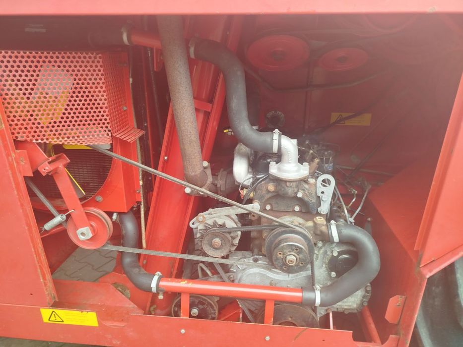 Комбайн зернозербовий Massey Ferguson 16. Масей Фергусон 16