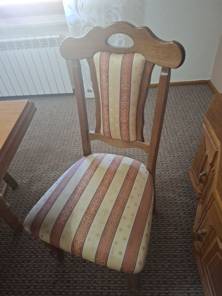 Sprzedam stół dębowy i 8 krzeseł