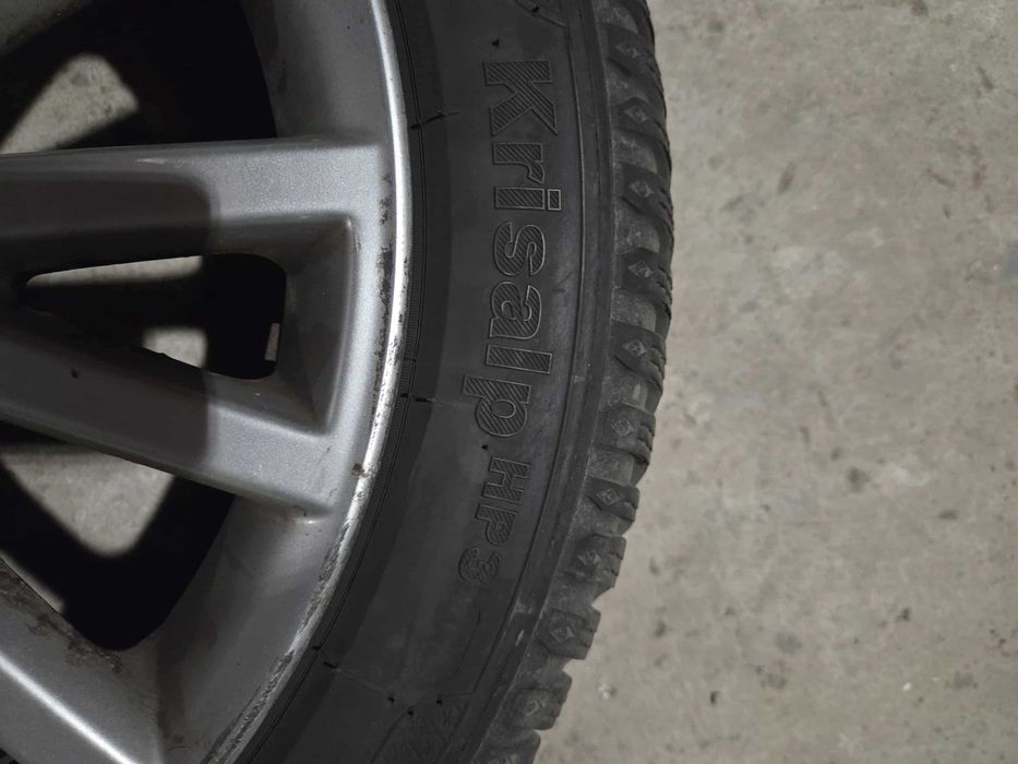 Alufelgi aluminiowe 4szt. z oponą zimową R17 AUDI